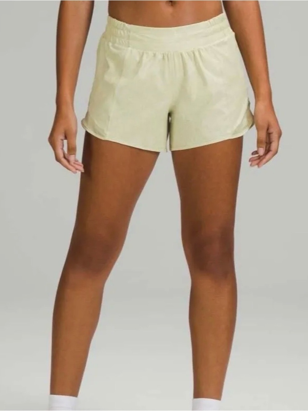 Lululemon Hotty Hot Low-Rise Short 4" Gravel Dust Multi / Dew Green